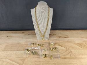 lot 522 image: 23 Heart Necklace & 8 Pairs of Earrings - Brand New