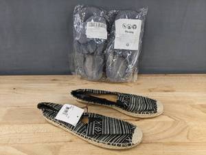 lot 527 image: Minnetonka Flats Womens Size 9 & Gray Fuzzy Slippers Womens Size 8.5 - Brand New