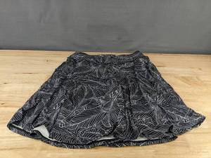 lot 577 image: ANRABess Womens Knee-Length Shorts, Black & White, Medium - Brand New