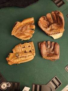 lot 220 image: 4 Vintage Baseball Gloves