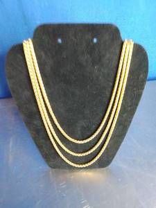 lot 36 image: 3 28 Goldtone Necklaces