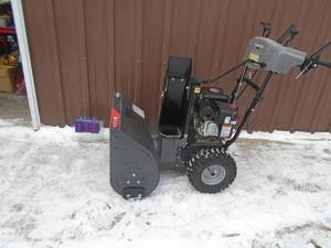 lot 104 image: Briggs & Stratton 1024 snow blower with electric start. Multi speed. Looks very lightly used. Tested & works. As shown. THIS ITEM HAS A RESERVE.