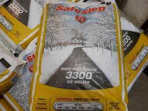 lot 49 image: 2 bags Safe Step Rock Salt 3300 Ice...