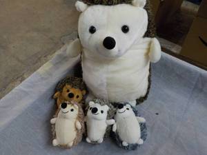 lot 66 image: HiBoom 5 pc Hedge Hog Stuffed Anima...