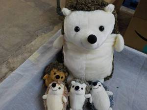 lot 67 image: HiBoom 5 pc Hedge Hog Stuffed Anima...