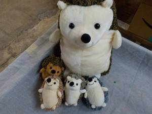 lot 68 image: HiBoom 5 pc Hedge Hog Stuffed Anima...