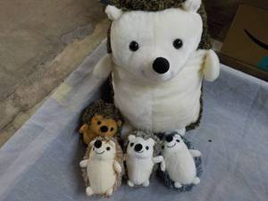 lot 69 image: HiBoom 5 pc Hedge Hog Stuffed Anima...