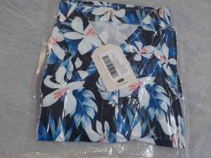 lot 81 image: Womens Hawaiian Shirt size XXL...