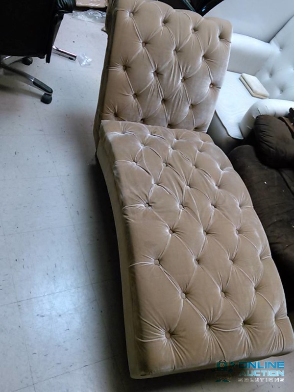 Stunning Brand New High End Tan Tufted Bombay Chaise Lounge-