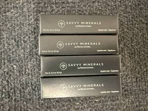 lot 22 image: 4 Savvy Minerals Lipstick Tubes - Daydream