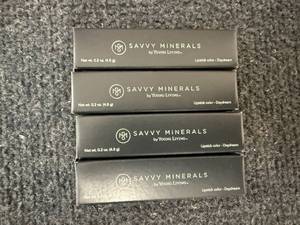 lot 23 image: 4 Savvy Minerals Lipstick Tubes - Daydream