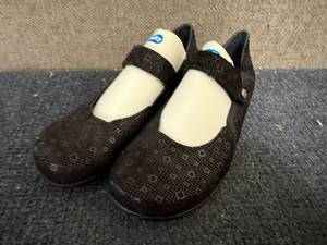 lot 33 image: Walky Womens Shoes Size 5.5