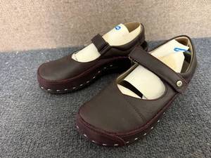 lot 37 image: Walky Womens Clogs - Size 7.5