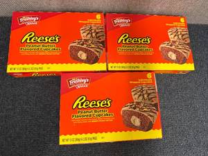 lot 174 image: 3 Packs Of ReeseS Flavored Cupcakes