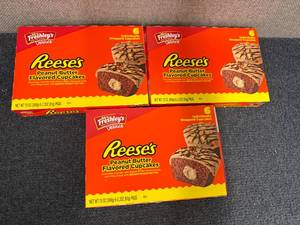 lot 176 image: 3 Packs Of ReeseS Flavored Cupcakes