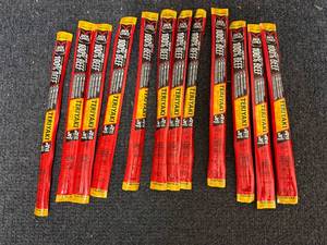 lot 250 image: 12 Jack Links Beef Sticks