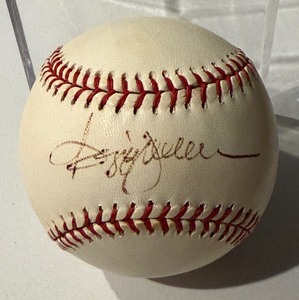 lot 25 image: Reggie Jackson Autographed Rawlings OMLB Selig Baseball