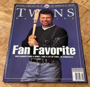lot 44 image: Ron Coomer Autographed Minnesota Twins Baseball Magazine