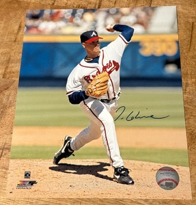 lot 88 image: Tom Glavine Autographed 8x10 Photo
