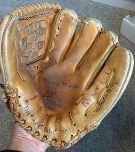 lot 218 image: Mickey Mantle Rawlings Vintage Baseball Glove