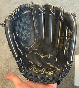 lot 222 image: Cal Ripken Jr. Rawling Vintage Baseball Glove