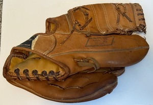 lot 224 image: New Old Stock Ted Williams Brand Vintage Baseball Glove