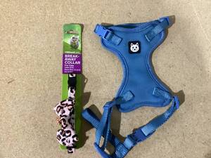 lot 323 image: LOT OF 2 Pet Vibrant Life Breakable Collar & Harness