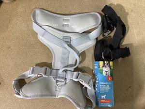 lot 325 image: LOT OF 2 Vibrant Pet Harness Size L