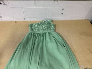 lot 347 image: Womens Formal Dress Size 14