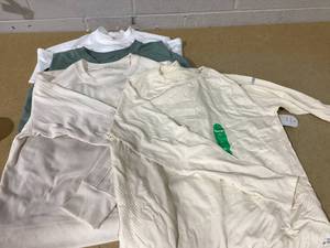 lot 353 image: LOT OF 4 Womens Shirts & Sweater Size XL