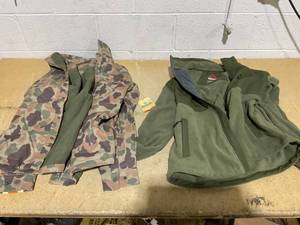 lot 171 image: LOT OF 2 Men Sweaters Size L