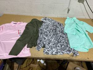 lot 173 image: LOT OF 4 Sweaters Size S