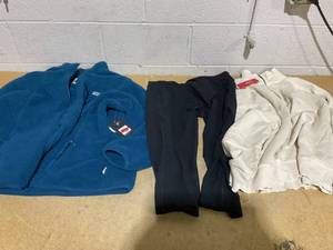 lot 188 image: LOT OF 3 Womens Sweatshirts & Legging Size 2XL
