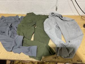 lot 189 image: LOT OF 3 Mens Pants Size 2XL