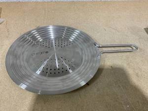 lot 378 image: Jet Tila Stainless Steel Universal Lid