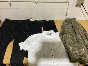 lot 145 image: LOT OF 4 Mens Shirts & Pant Size 3XL