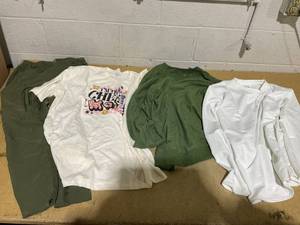 lot 148 image: LOT OF 4 Womens Shirts, Sweater, & Pant Size 2XL