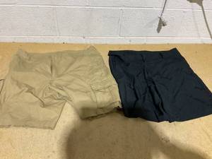 lot 159 image: LOT OF 2 Mens Shorts Size 38