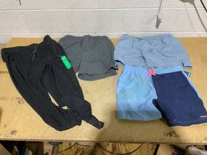 lot 383 image: LOT OF 4 Mens Pant & Shorts Size L