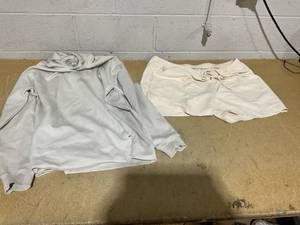 lot 384 image: LOT OF 2 Womens Hoodie & Short Size 2XL