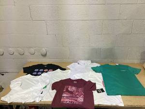 lot 497 image: LOT OF 7 Women T shirts Size S