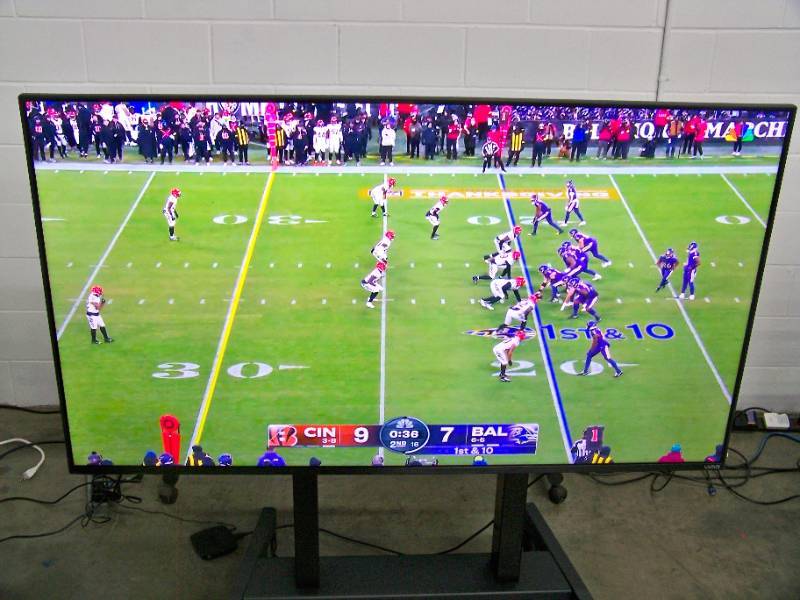 lot 3 image: 65 VIZIO M-Series Quantum M658-G1 Class HDR 4K UHD Smart Quantum Dot LED TV with HDMI Cable and Remote Control