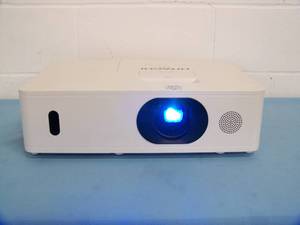 lot 18 image: Hitachi CP-WU5505 WUXGA 5000-Lumen HD Home Theater LCD Projector  Projection System