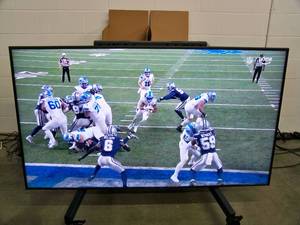 lot 6 image: 75 Samsung QM75N Edge-Lit 4K UHD LED Display