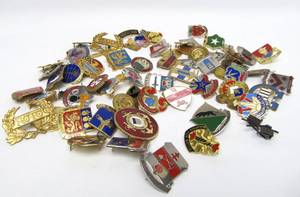 lot 63 image: LARGE Lot of Genuine Military Distinguished Insignia DI Pins #1