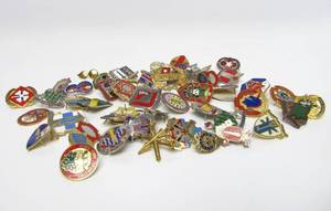 lot 65 image: LARGE Lot of Genuine Military Distinguished Insignia DI Pins #3