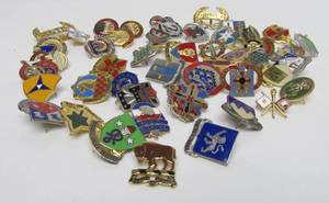 lot 66 image: LARGE Lot of Genuine Military Distinguished Insignia DI Pins #4