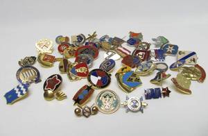 lot 67 image: LARGE Lot of Genuine Military Distinguished Insignia DI Pins #5