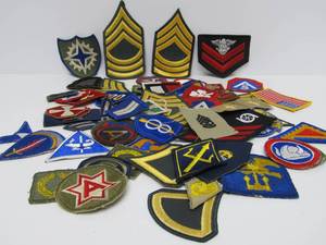 lot 70 image: Large Lot of Assorted US Military Patches #1