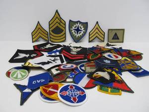 lot 71 image: Large Lot of Assorted US Military Patches #2